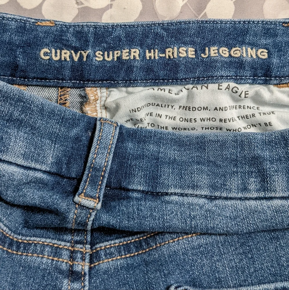 SOLD NWT American Eagle Dream Jeans Curvy Super Hi-Rise Ripped Distressed sz 12 - Picture 5 of 8